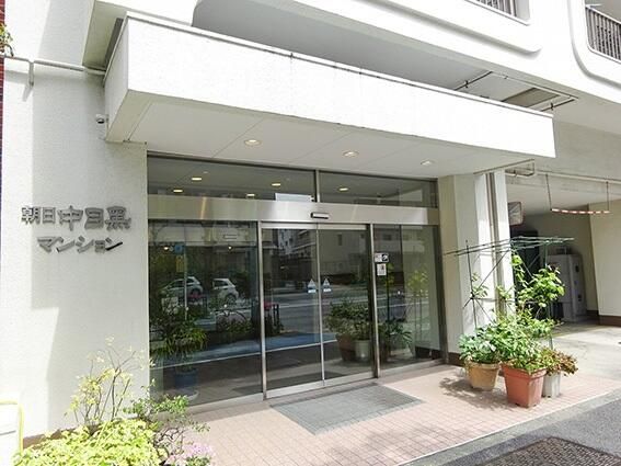 Renovated 1LDK Corner Apartment in Meguro, Tokyo - Thumbnail 3