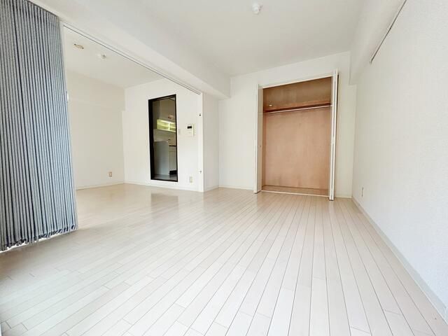 2K Apartment for Sale in Chofu, Tokyo - Southeast Facing, Quiet Area - Thumbnail 4