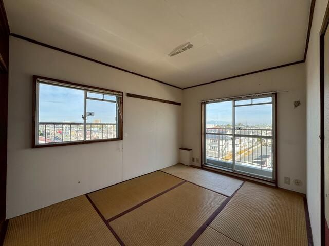 4DK Corner Apartment for Sale in Konosu with Mount Fuji Views - Thumbnail 4