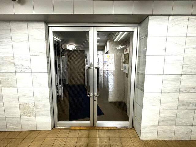 Renovated 1LDK Apartment for Sale in Sendagi, Bunkyo - Thumbnail 3