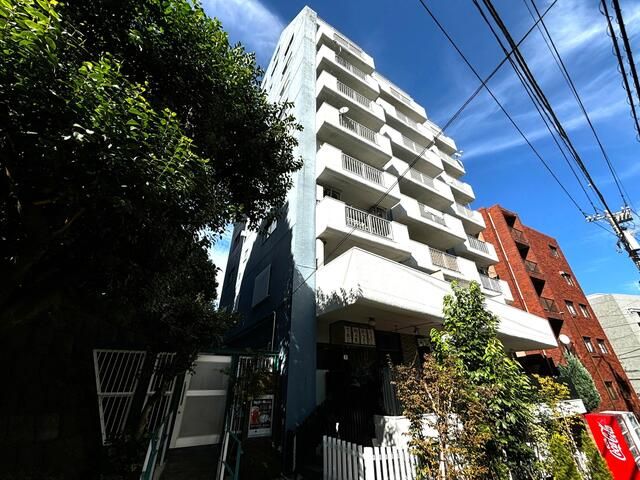 Renovated 1LDK Apartment for Sale in Sendagi, Bunkyo - Thumbnail 4
