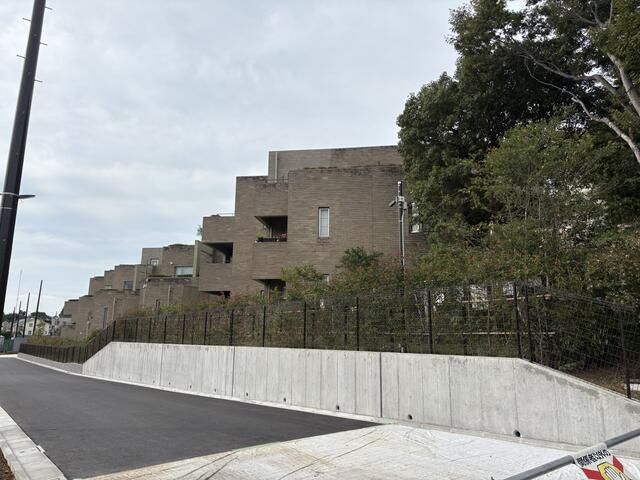 Sakakura-Designed Maisonette with Garden Terrace in Kodaira, Tokyo - Thumbnail 3