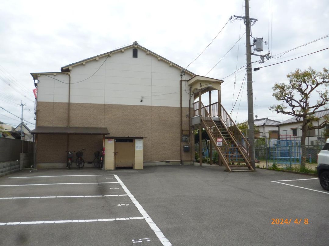 2DK Apartment for Rent in Kashiwara, Osaka - 38,000 Yen - Thumbnail 2