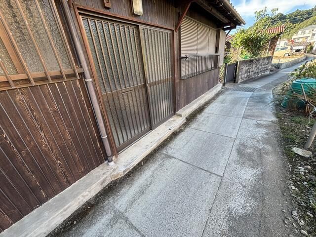 1926 Traditional 2DK House for Sale in Yawatahama, Ehime - Thumbnail 2