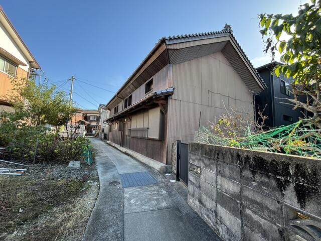 1926 Traditional 2DK House for Sale in Yawatahama, Ehime - Thumbnail 3