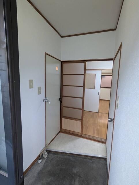 2K Apartment for Rent near Asakayama Station, Sakai, Osaka - Thumbnail 3