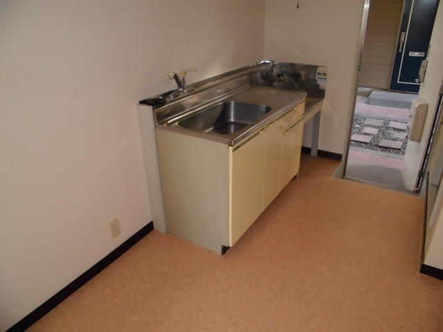1K Apartment for Rent in Itako, Ibaraki - 25,000 Yen - Thumbnail 4