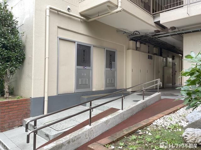 Renovated 1LDK Apartment for Sale in Minato, Tokyo - Thumbnail 3