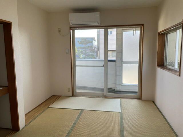 1K Apartment for Rent in Quiet Fukui City Neighborhood - Thumbnail 3