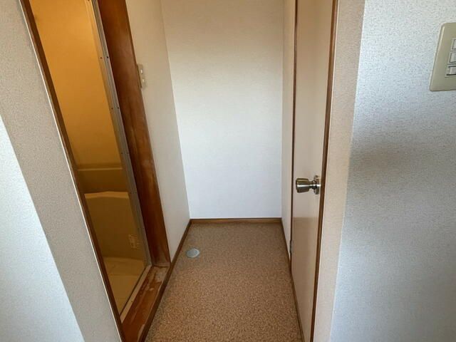 1K Apartment for Rent in Quiet Fukui City Neighborhood - Thumbnail 4