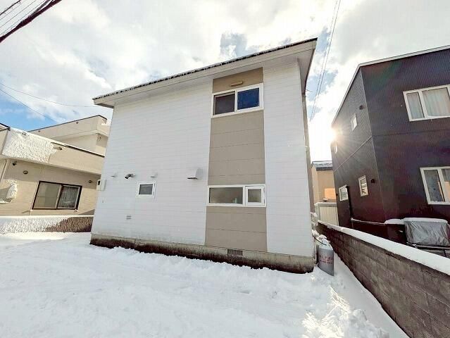 4LDK House with Garden in Quiet Sapporo Neighborhood - Thumbnail 2