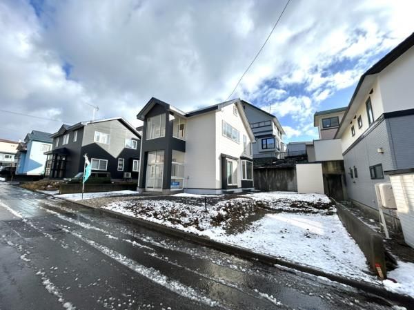 Renovated 4LDK House in Muroran, Hokkaido with Walk-in Closet - Thumbnail 2