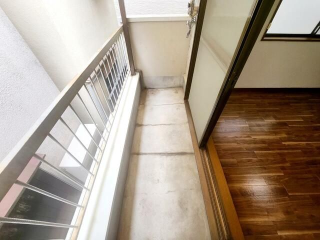 1K Townhouse for Rent in Toyonaka, Osaka - South-Facing Corner Unit - Thumbnail 3