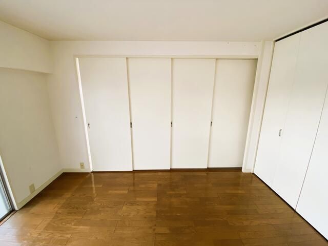 1LDK Apartment for Sale in Mitaka, Tokyo - Dual Balconies - Thumbnail 4