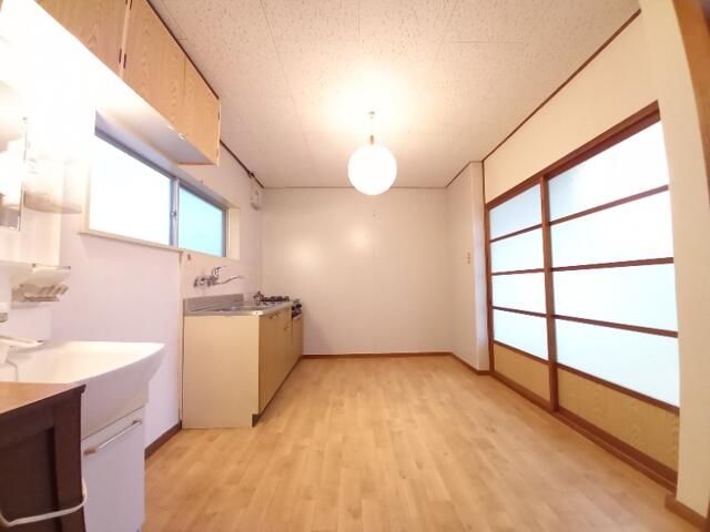 Rental Apartment in Kainan, Wakayama - 2DK, 38 sqm, Special Offer - Thumbnail 4