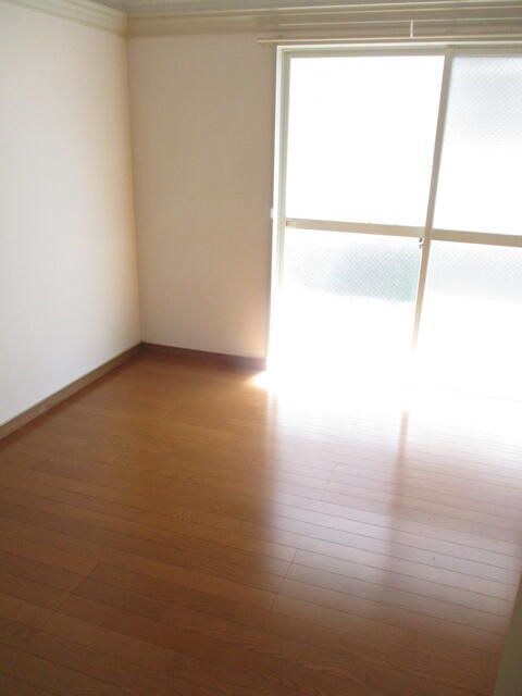 1K Loft Apartment for Rent in Kochi City, Kochi Prefecture - Thumbnail 3