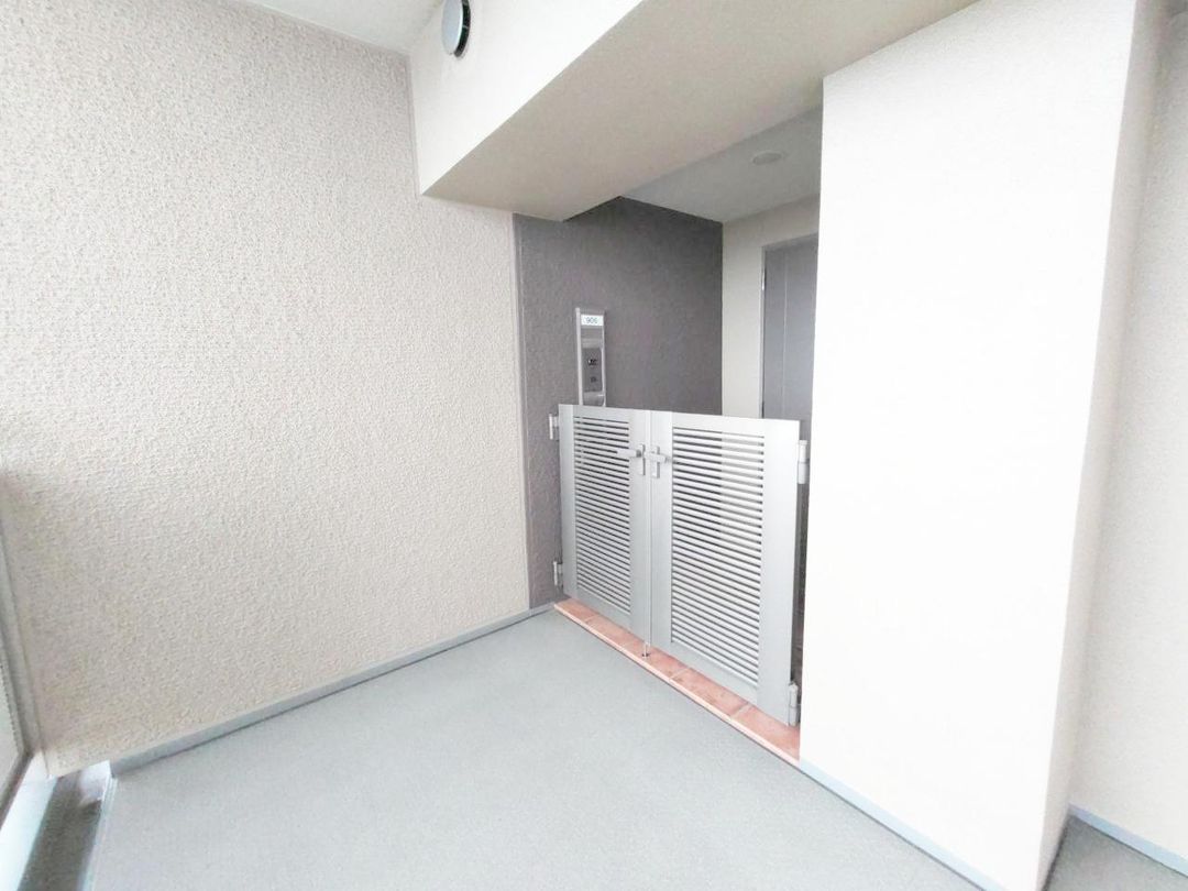 Renovated 4LDK Apartment in Hirakata with Riverside Views - Thumbnail 2
