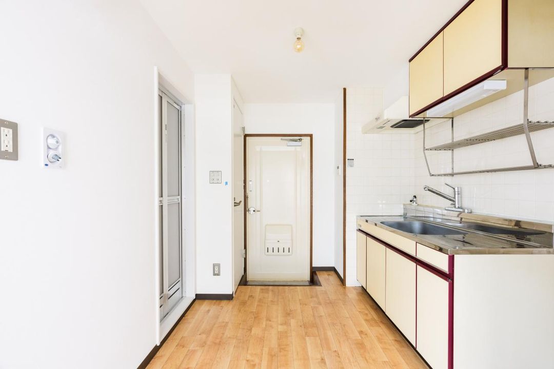 Renovated Studio Apartment Near Gondō Station, Nagano - Thumbnail 2