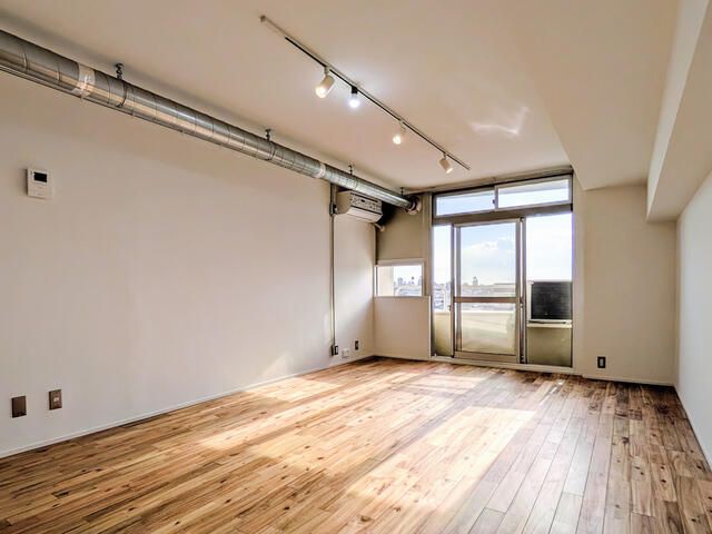 Renovated 1R Apartment in Setagaya, Tokyo | South-Facing Views - Thumbnail 3