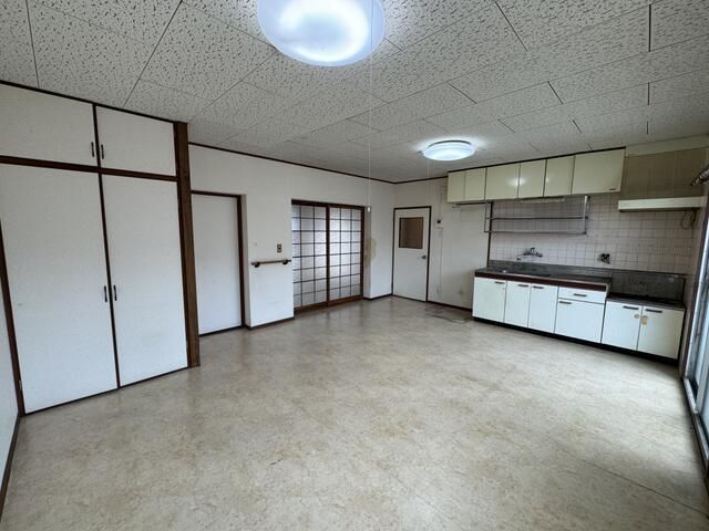 3LDK Apartment for Sale in Kitakyushu, Fukuoka - 63.4 sqm - Thumbnail 4