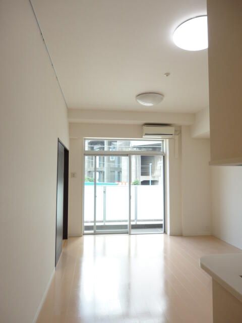 2LDK Investment Condo in Minato, Tokyo - 40-Story Tower - Thumbnail 4