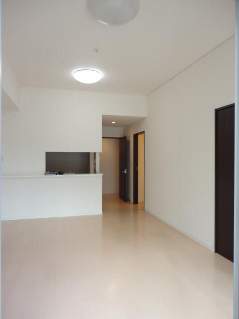2LDK Investment Condo in Minato, Tokyo - 40-Story Tower - Thumbnail 2