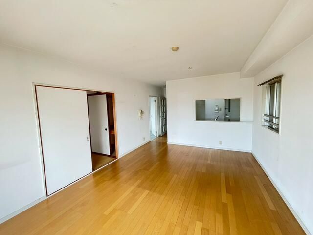 3LDK Apartment for Sale in Kaizuka, Osaka - High Floor Views - Thumbnail 2