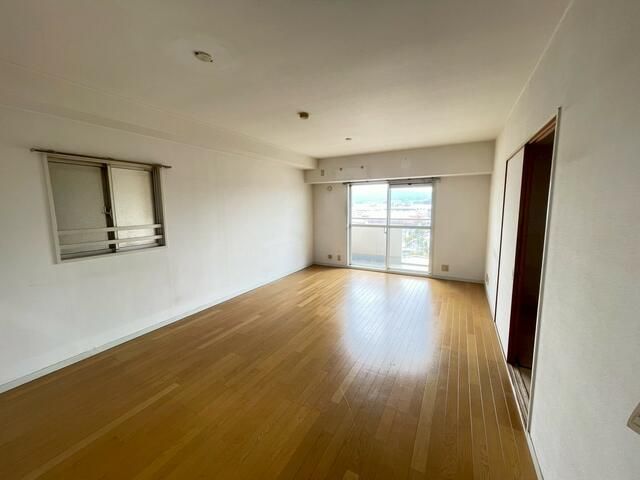 3LDK Apartment for Sale in Kaizuka, Osaka - High Floor Views - Thumbnail 3