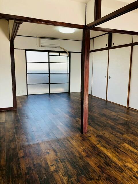 Renovated 1LDK Apartment in Kainan, Wakayama - 990,000 Yen - Thumbnail 3