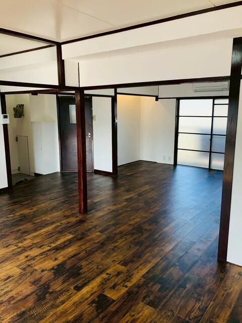 Renovated 1LDK Apartment in Kainan, Wakayama - 990,000 Yen - Thumbnail 4