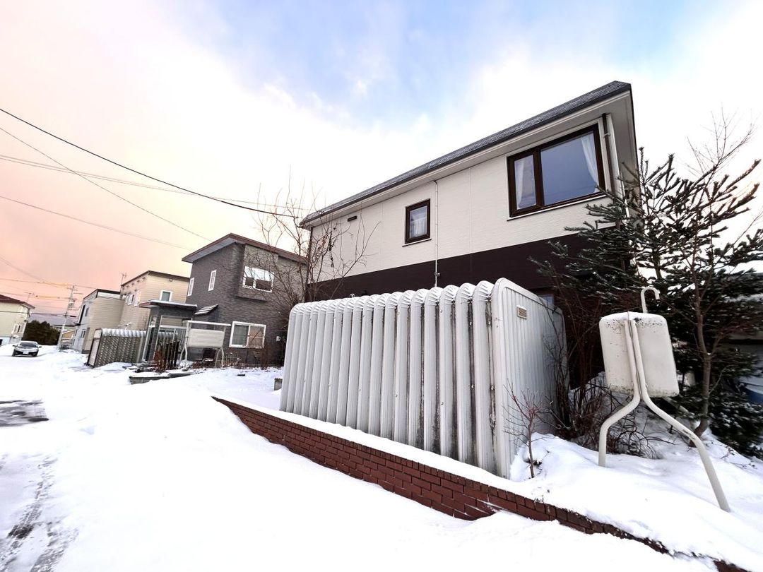7LDK Sekisui Heim House with Two Kitchens in Chitose, Hokkaido - Thumbnail 2