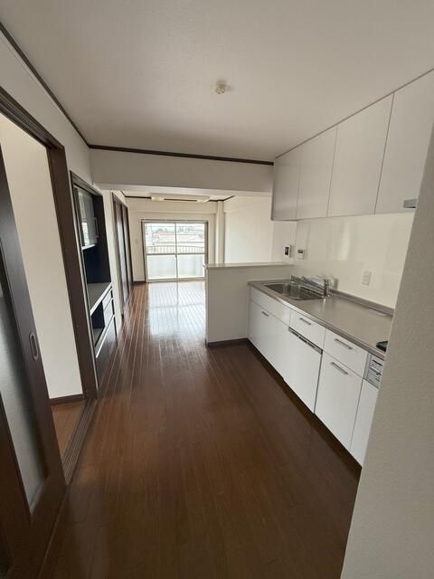 Renovated 3LDK Apartment for Sale in Minoh, Osaka - Thumbnail 4