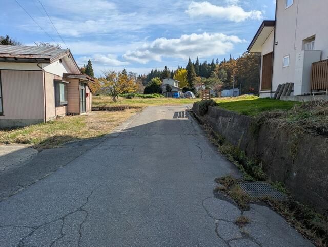 4DK Detached House for Sale in Shinanomachi, Nagano - Image 1
