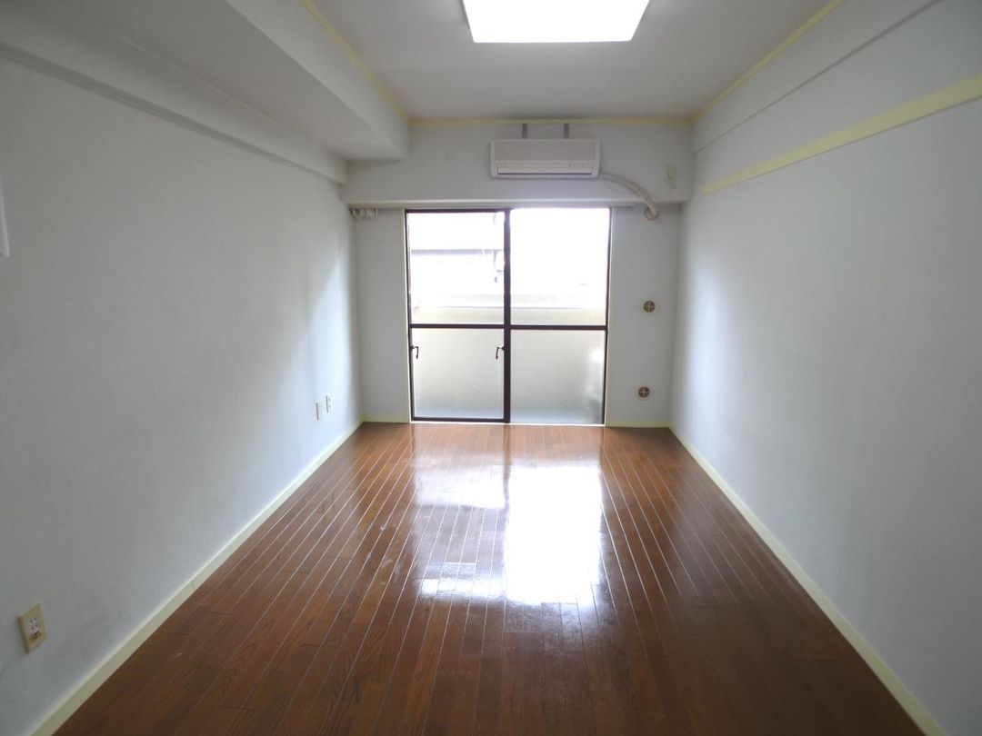 Studio Apartment near Gokokuji Station, Bunkyo, Tokyo for Sale - Thumbnail 2