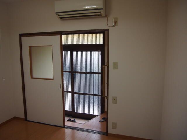 3DK Terrace House for Rent in Neyagawa, Osaka - 43,000 Yen - Thumbnail 2