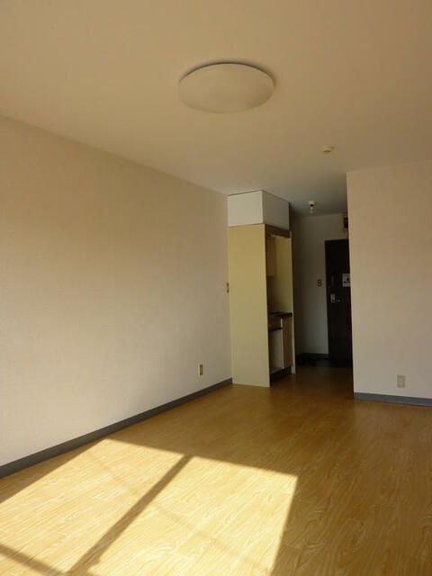Affordable 1R Apartment for Rent in Suzuka, Mie - 22,000 Yen - Thumbnail 3