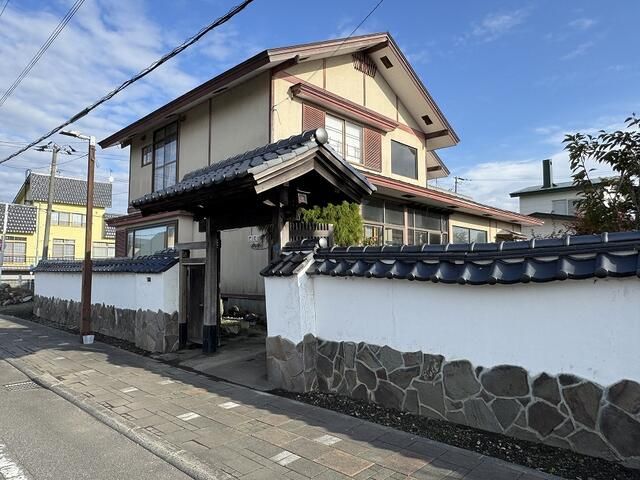 7LDK Traditional Japanese House for Sale in Minamihoro, Hokkaido - Thumbnail 2