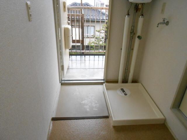 1K Apartment for Rent in Kasamai, Kanazawa - 18,000 Yen - Thumbnail 4
