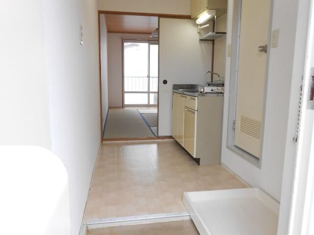 1K Apartment for Rent in Kasamai, Kanazawa - 18,000 Yen - Thumbnail 2
