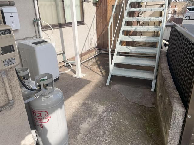 1DK Apartment for Rent in Kure, Hiroshima - 23,000 Yen - Thumbnail 3