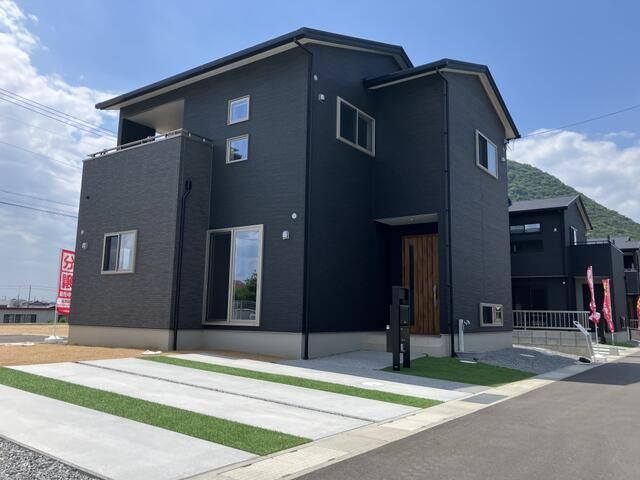 Newly Built 4LDK House in Marugame, Kagawa - 111.06 sqm - Thumbnail 2