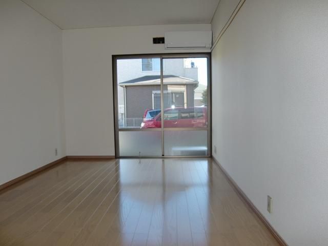 1K Apartment for Rent in Tsurugashima, Saitama - 20,000 Yen - Thumbnail 3
