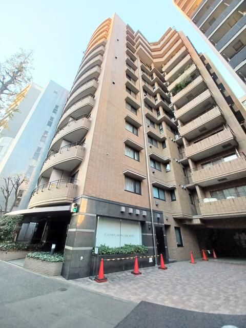 Renovated 2LDK Apartment in Minami-Aoyama, Tokyo | Pet & Office OK - Image 1