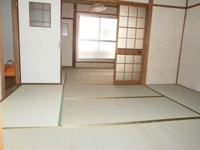 2K Apartment for Rent in Amagasaki, Hyogo - 30 sqm, No Fees - Thumbnail 4
