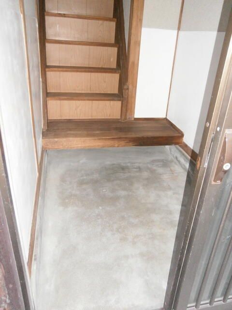 2K Apartment for Rent in Amagasaki, Hyogo - 30 sqm, No Fees - Thumbnail 3
