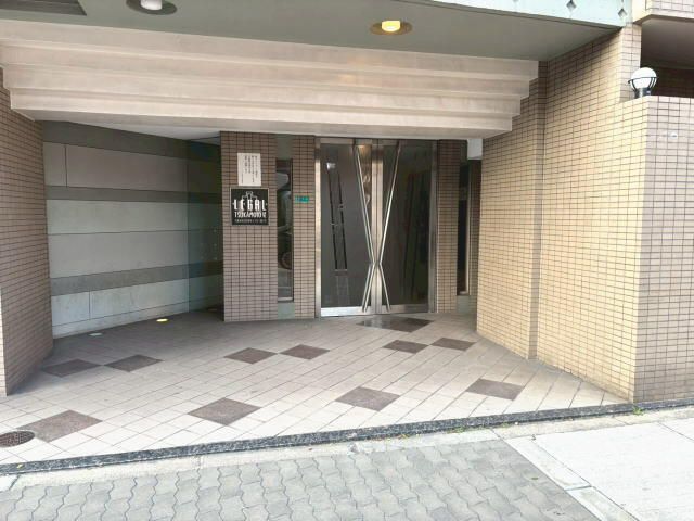 Renovated 3LDK Apartment Near Tsukamoto Station, Osaka - Thumbnail 2