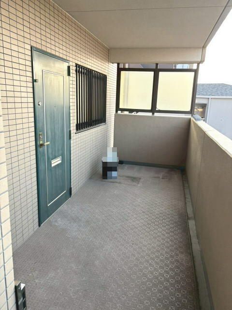 Renovated 3LDK Apartment Near Tsukamoto Station, Osaka - Thumbnail 3