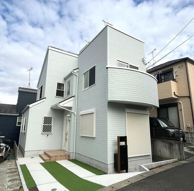 Renovated 4LDK Detached House for Sale in Yokohama Tsurumi - Thumbnail 2