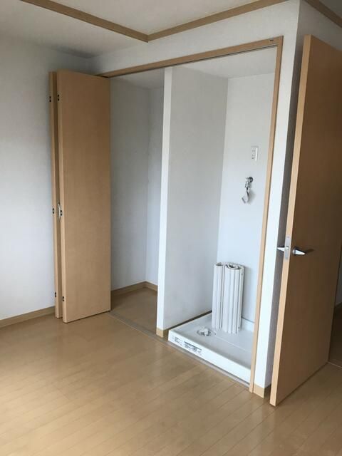 1K Apartment for Sale in Meguro, Tokyo - Investment Property - Thumbnail 2
