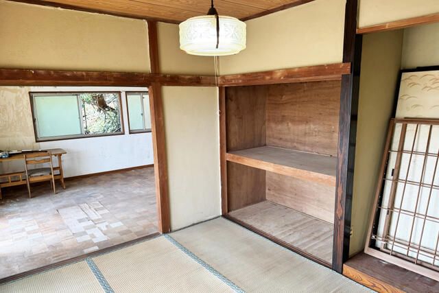 DIY Fixer-Upper House with Onsen in Ito, Shizuoka - Thumbnail 4